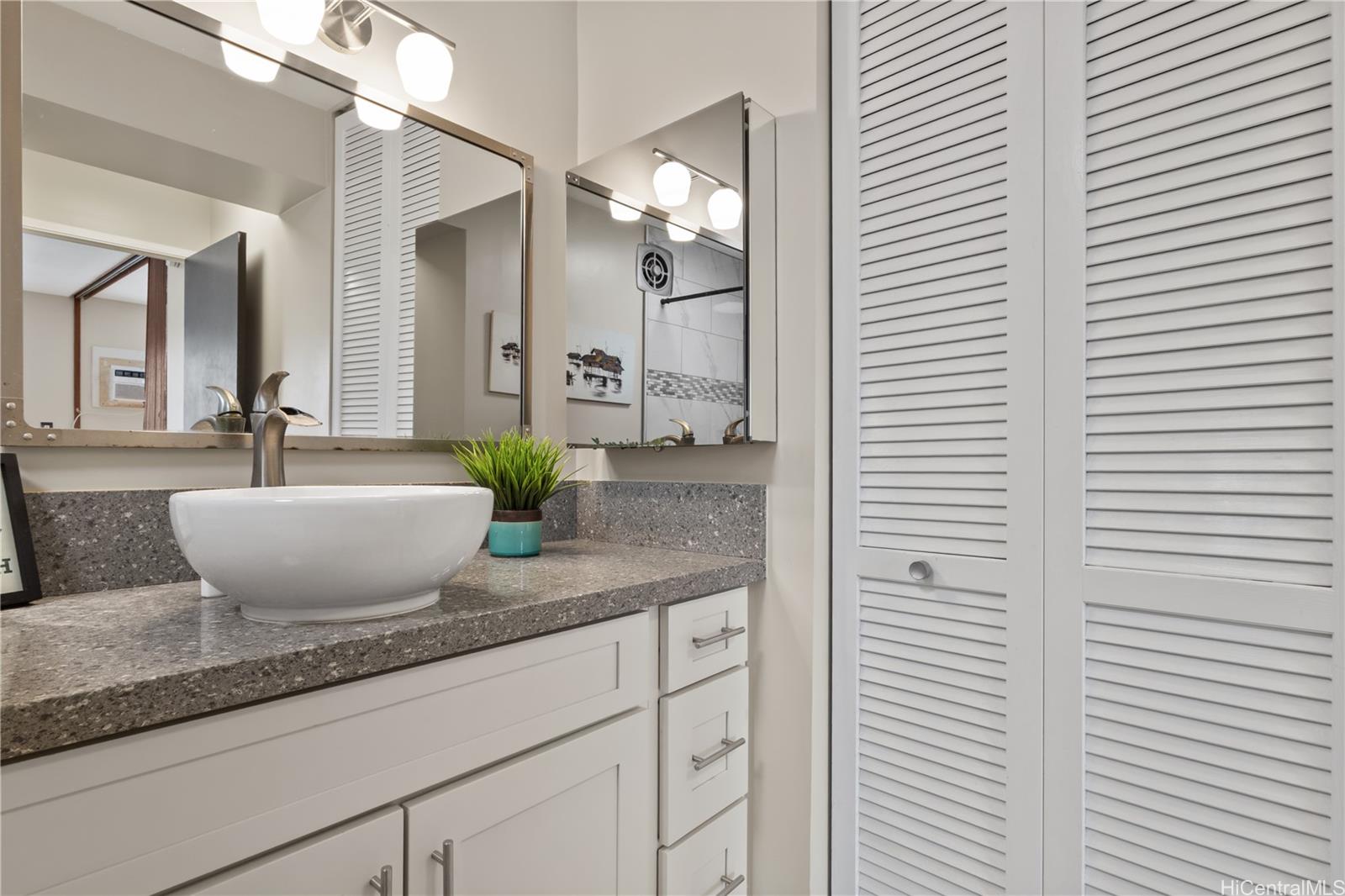 Photo 9 of 23