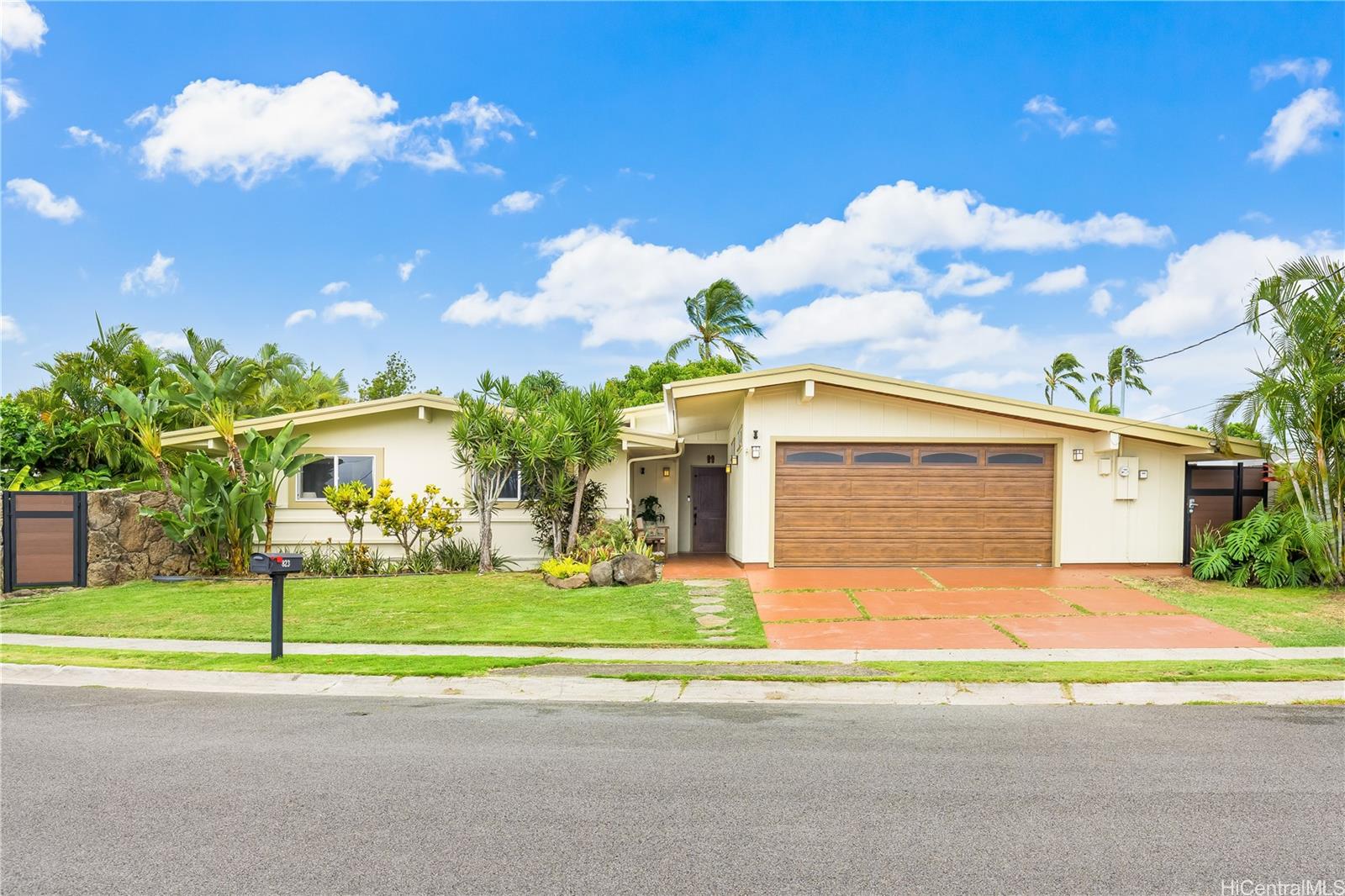 823 Halula Place