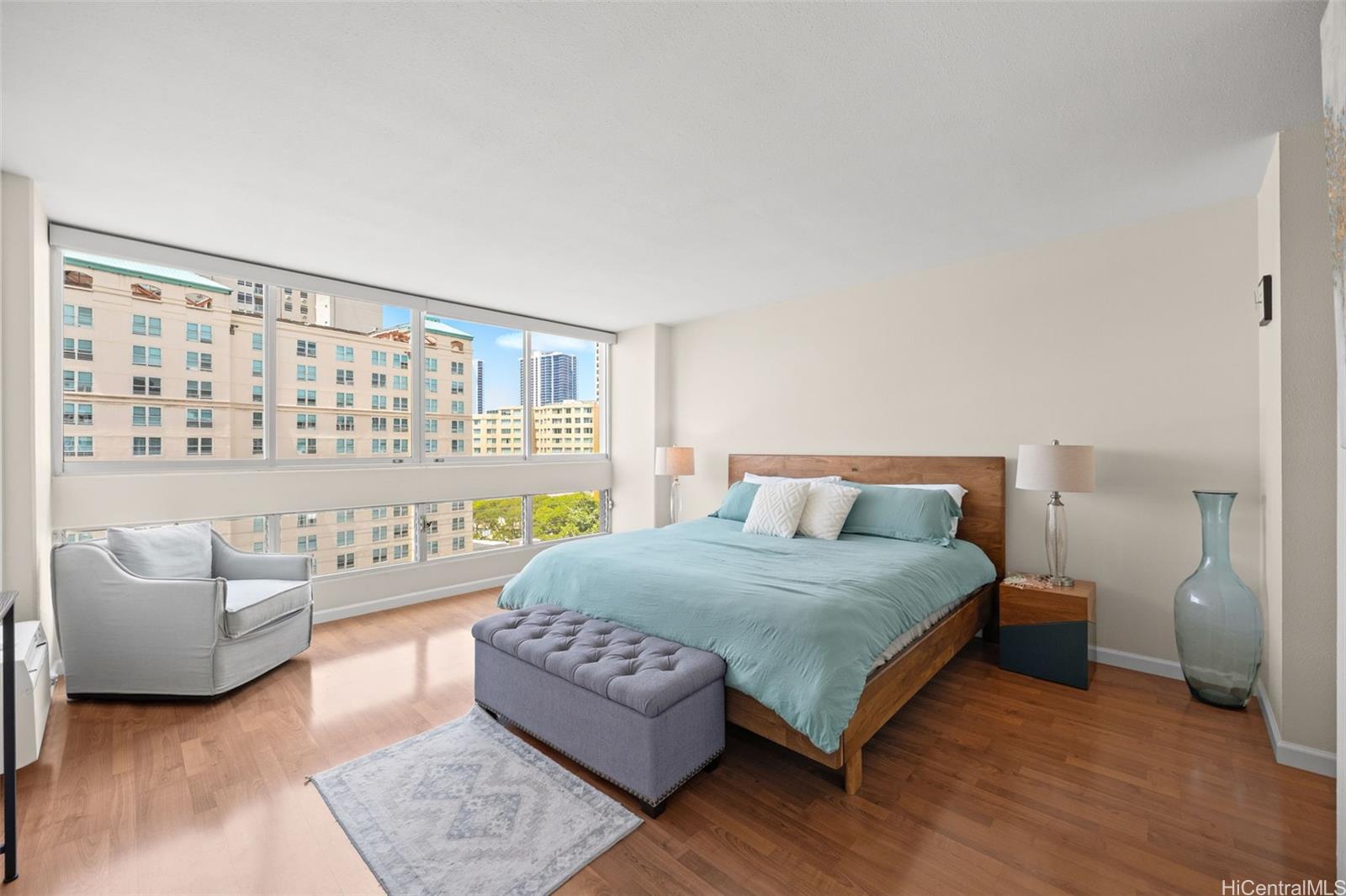 1212 Punahou Street  Unit 1008