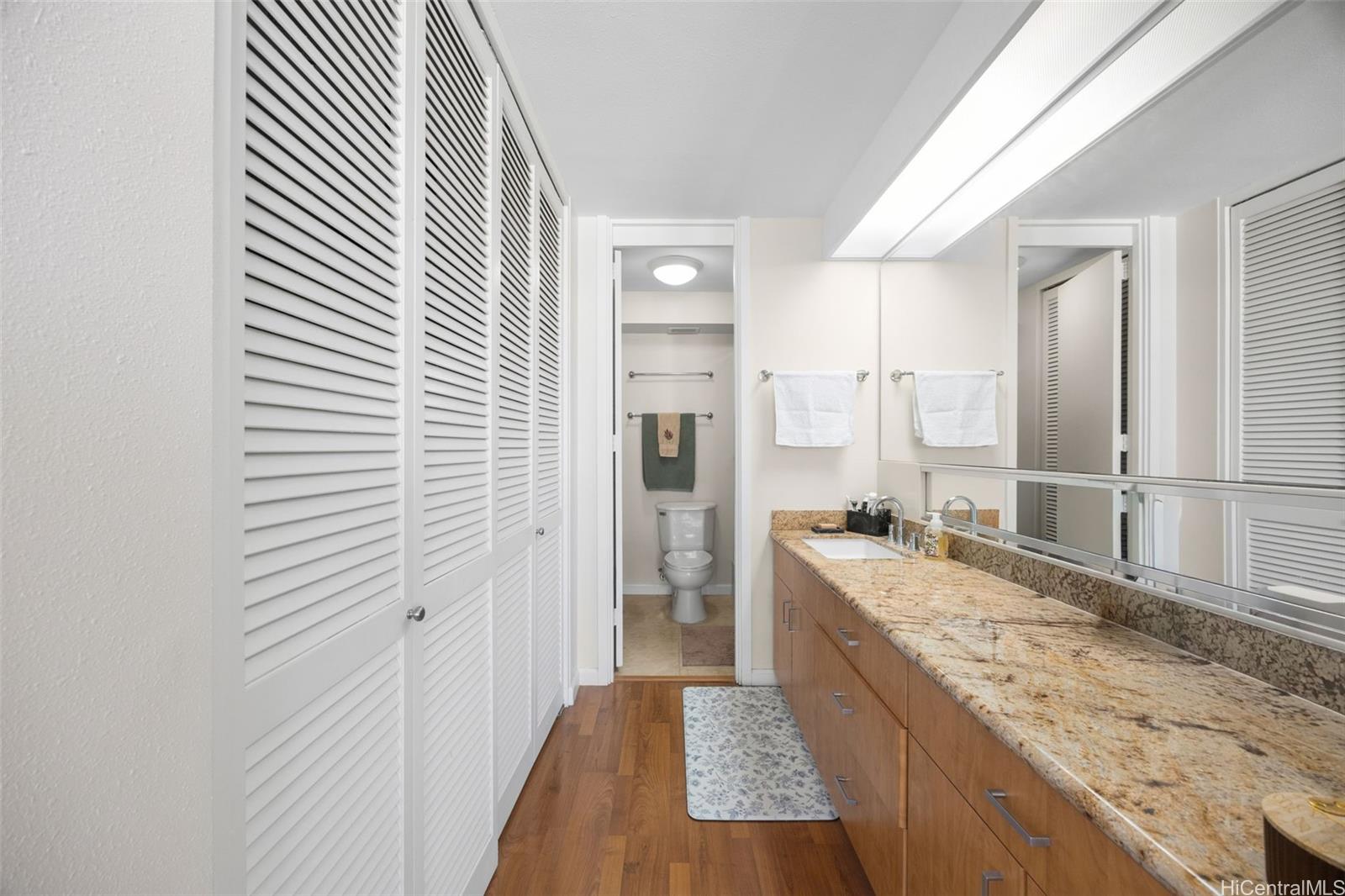 1212 Punahou Street  Unit 1008
