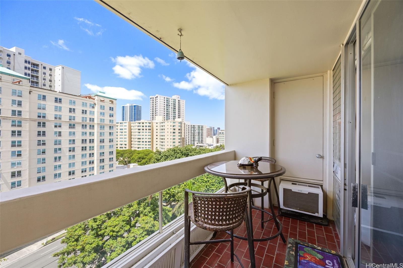 1212 Punahou Street  Unit 1008