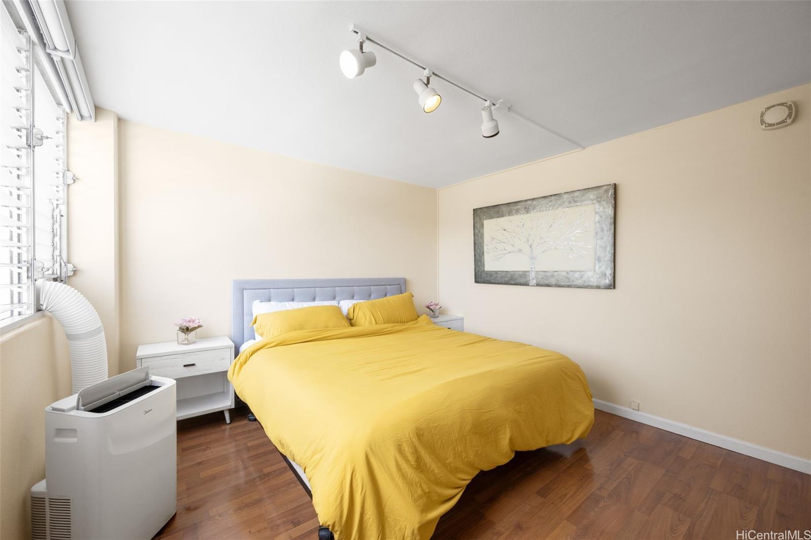 1212 Punahou Street  Unit 1008