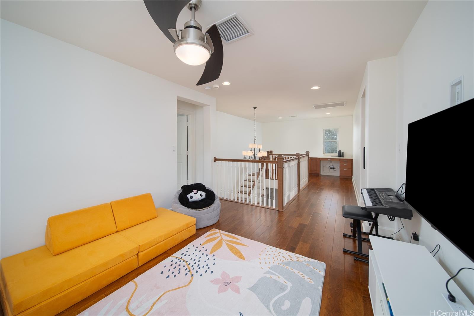 Photo 14 of 25