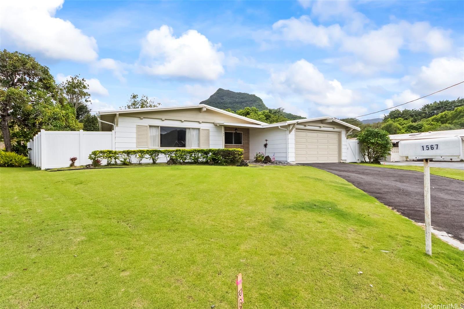 1567 Uluhaku Place
