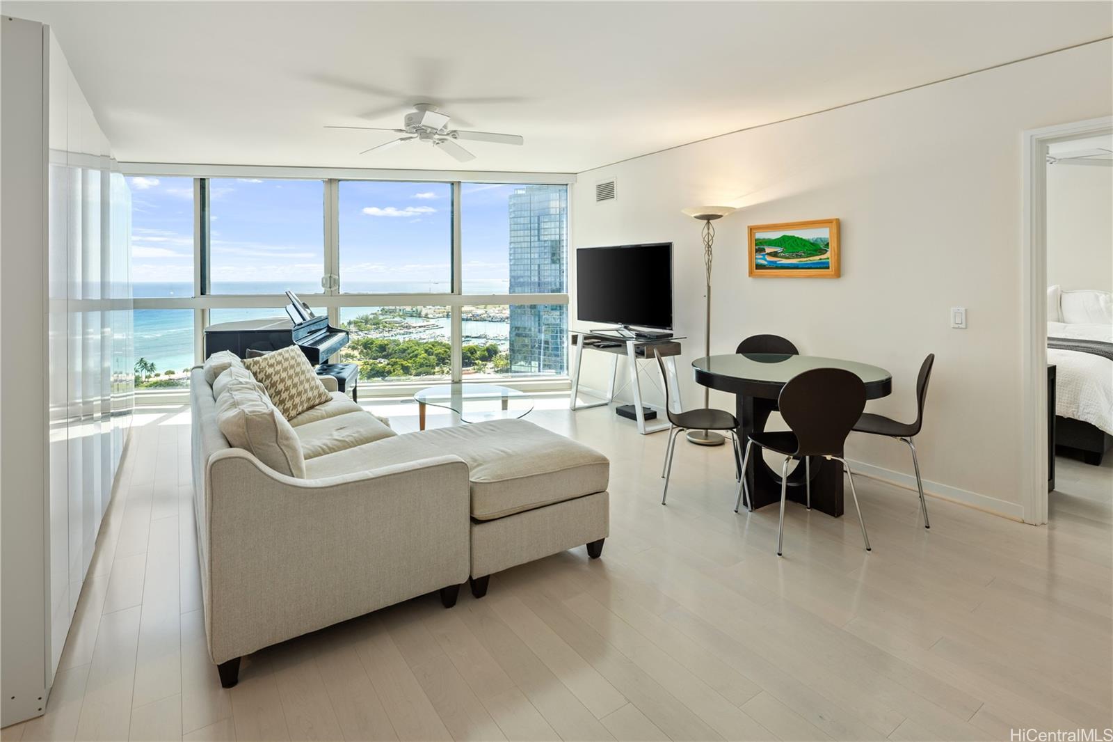 1177 Queen Street 3205