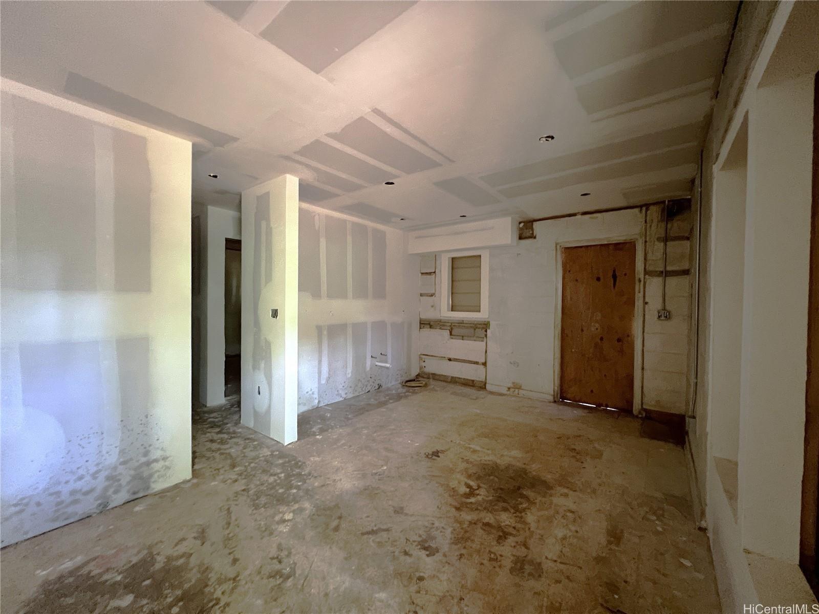 Photo 4 of 24