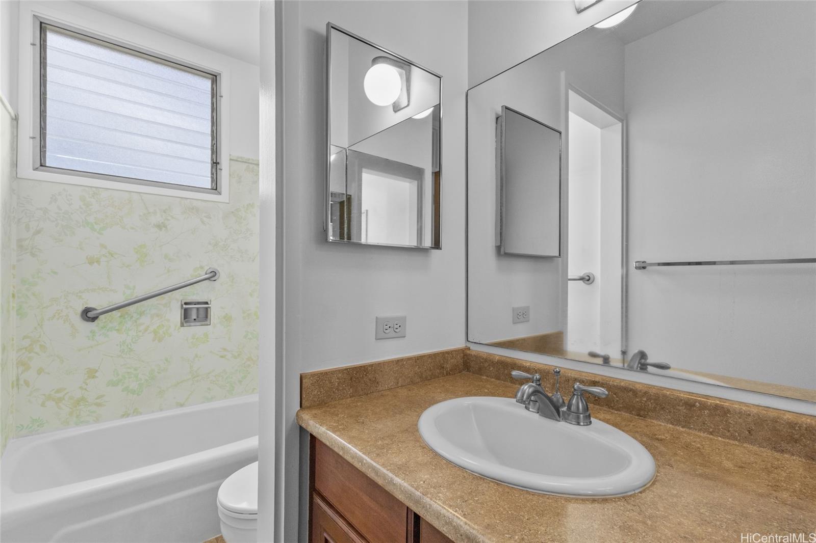 Photo 10 of 14