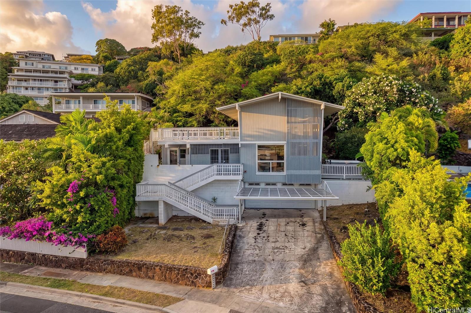 4846 Analii Street 4846 Analii Street