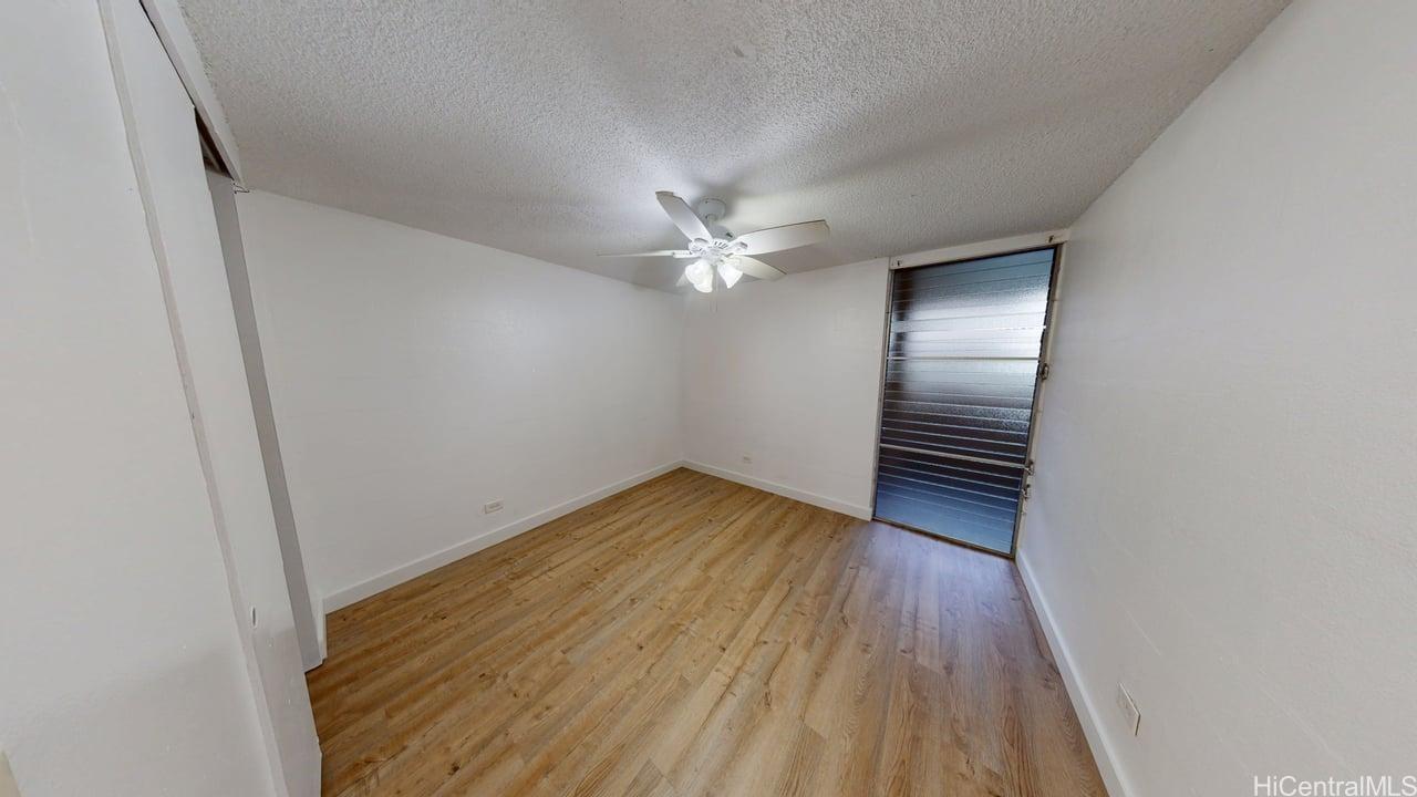 Photo 11 of 25