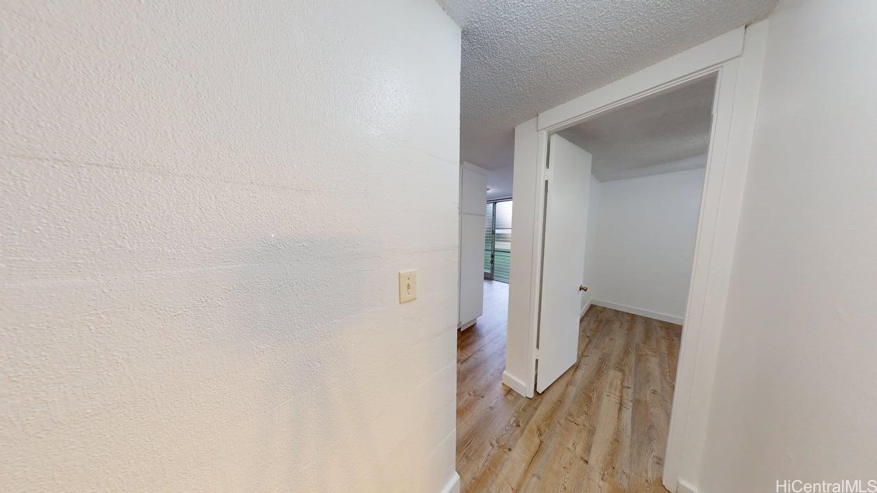 Photo 16 of 25