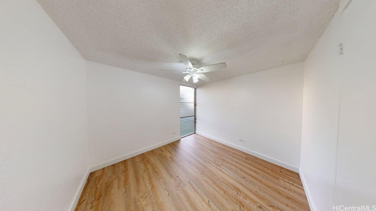 Photo 17 of 25