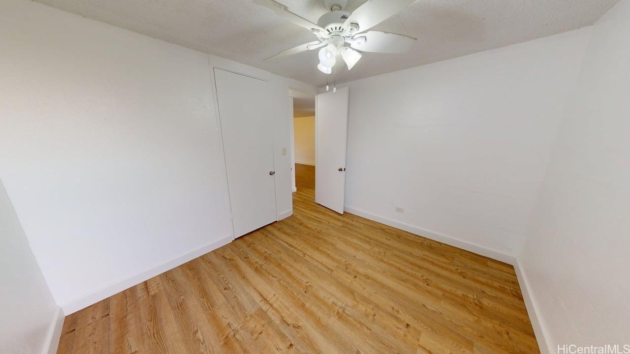Photo 18 of 25