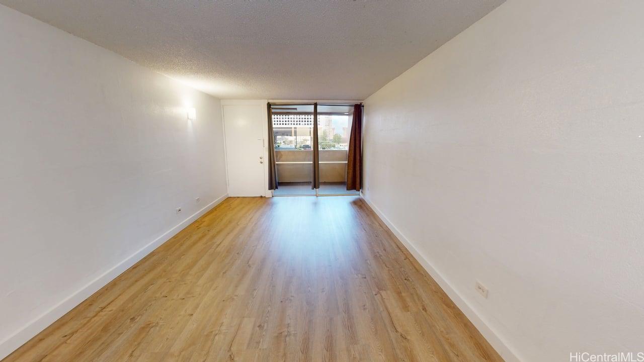 Photo 19 of 25