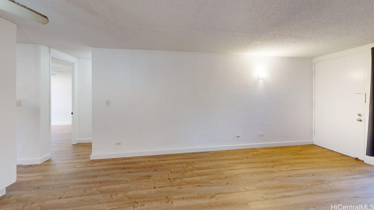 Photo 21 of 25