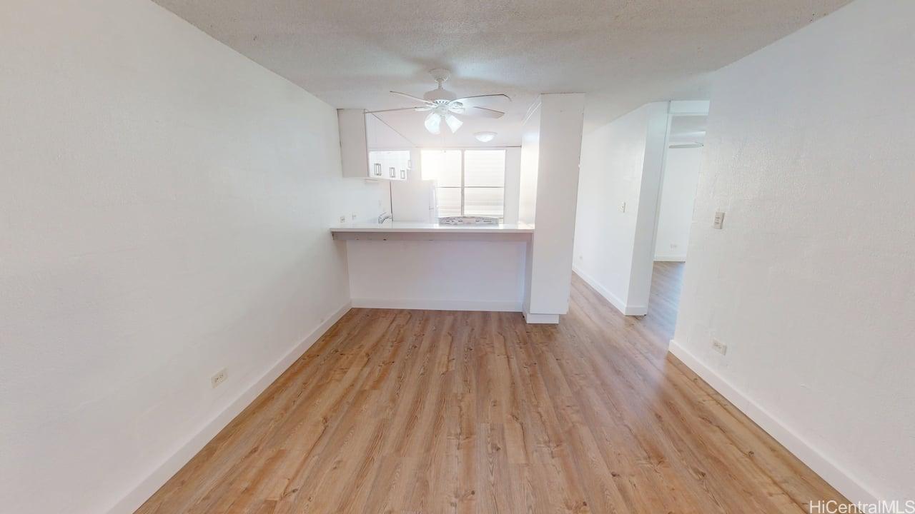 Photo 3 of 25
