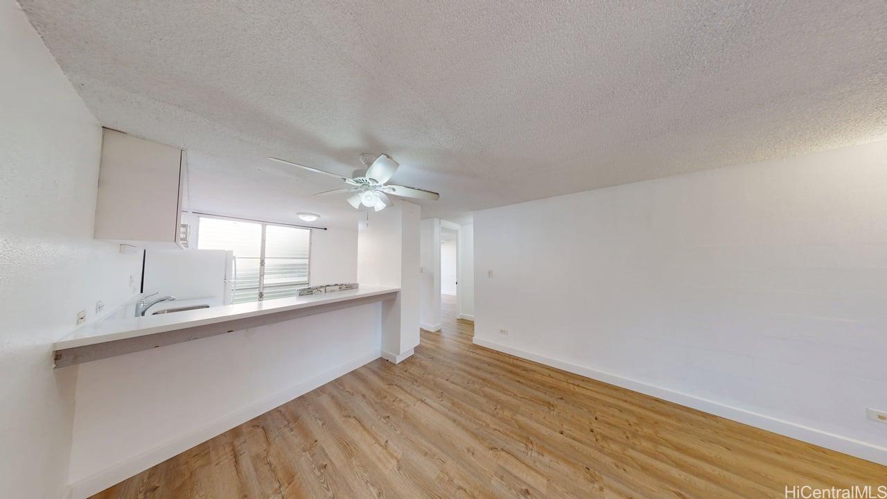 Photo 4 of 25