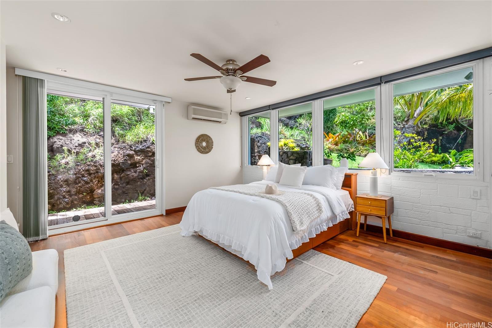 5864-F Kalanianaole Highway