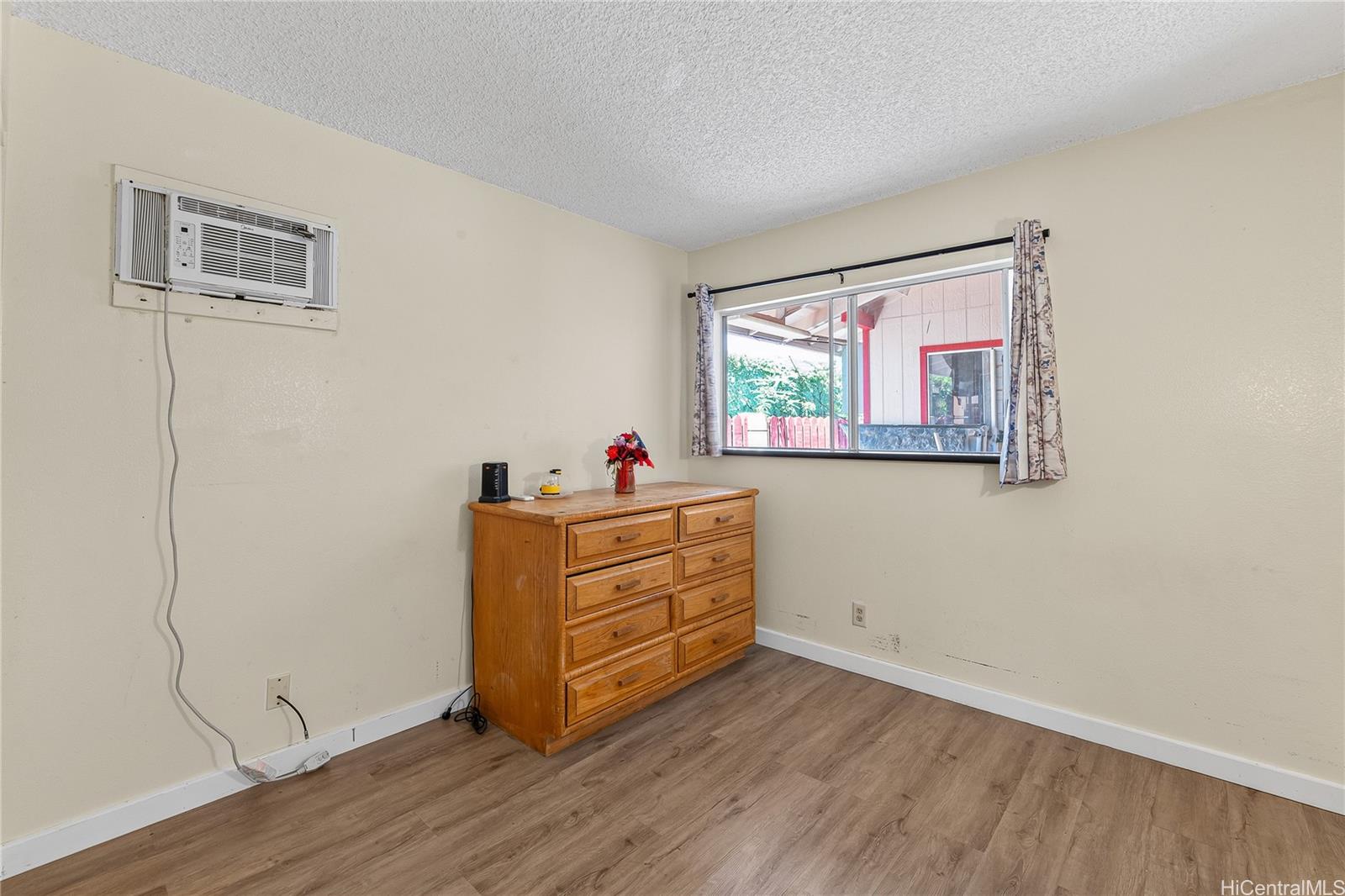 Photo 11 of 25