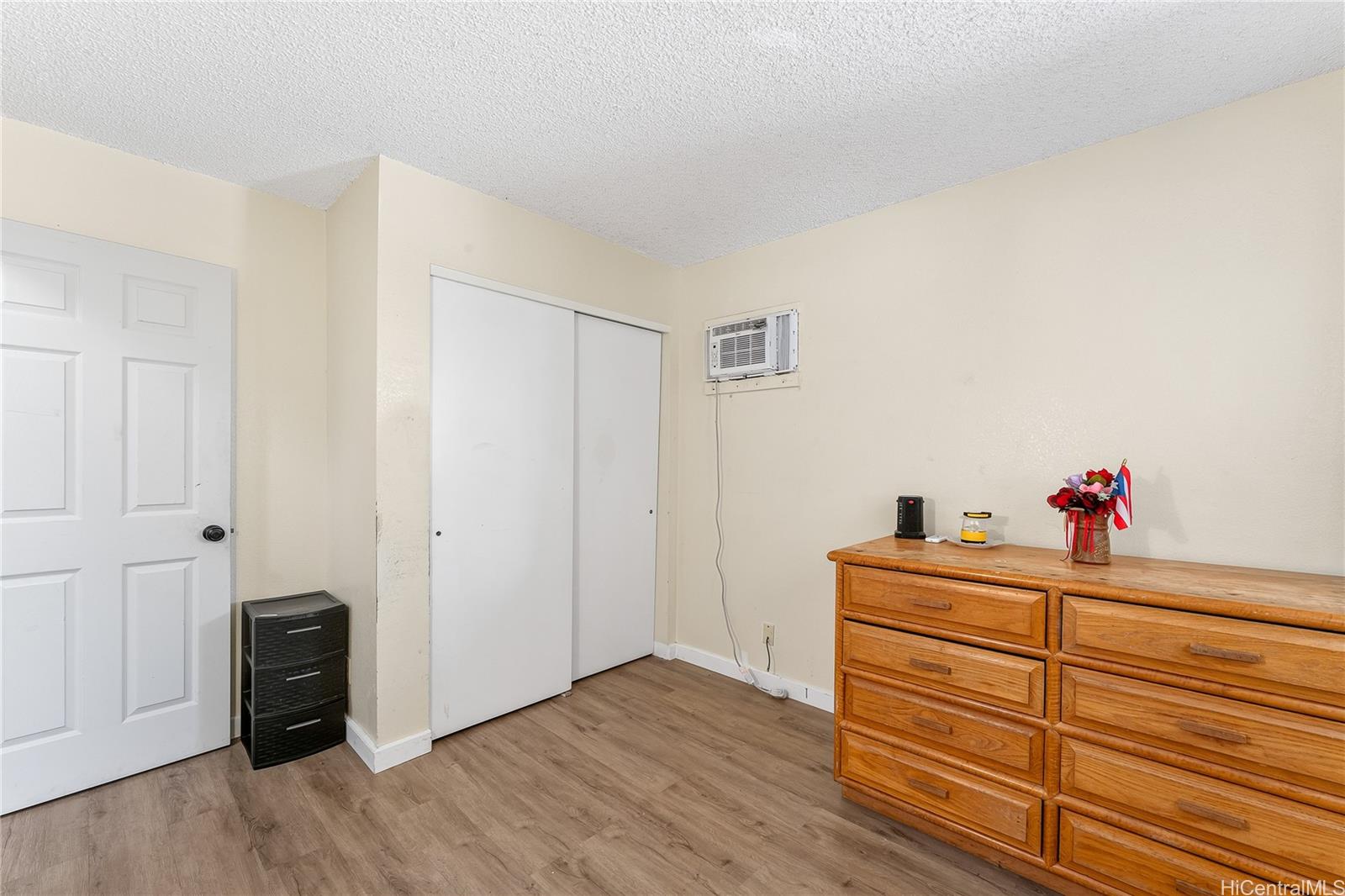 Photo 12 of 25