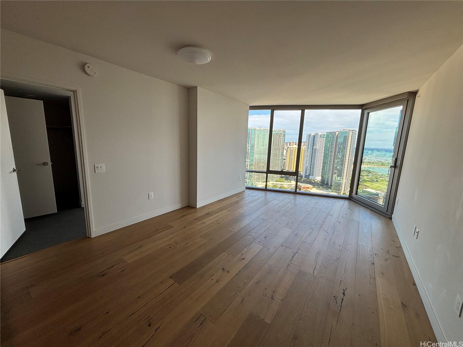 Photo 6 of 25