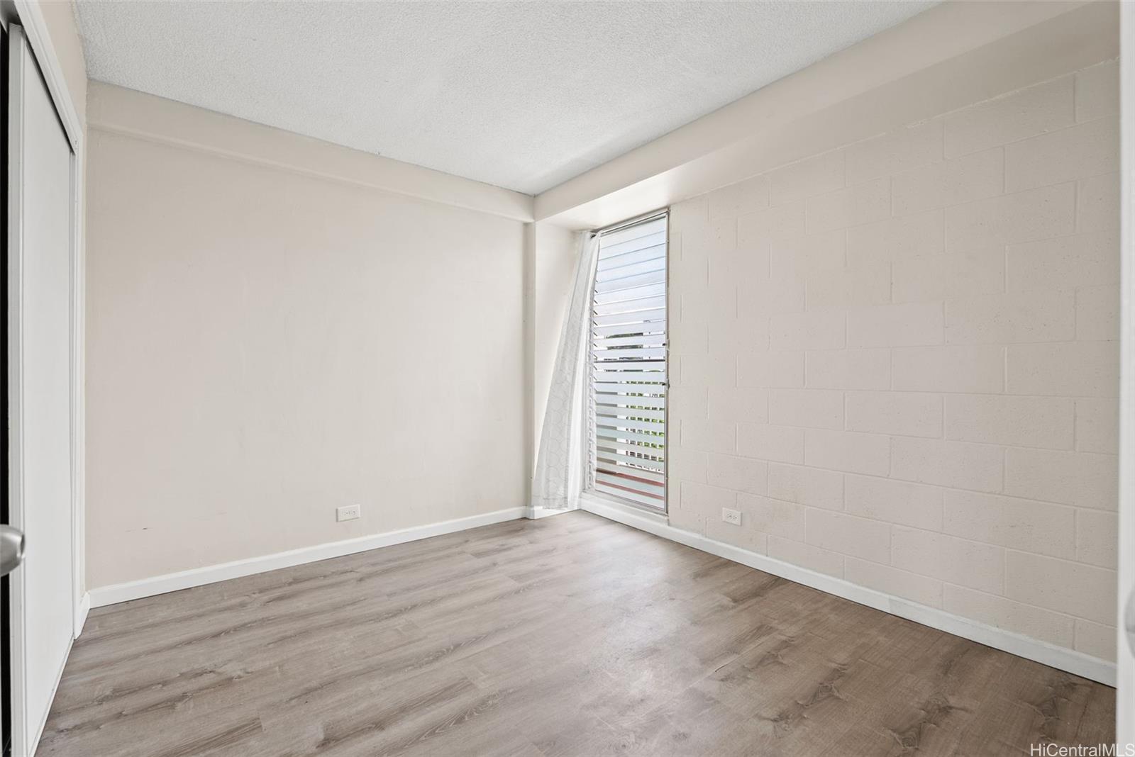 Photo 6 of 25