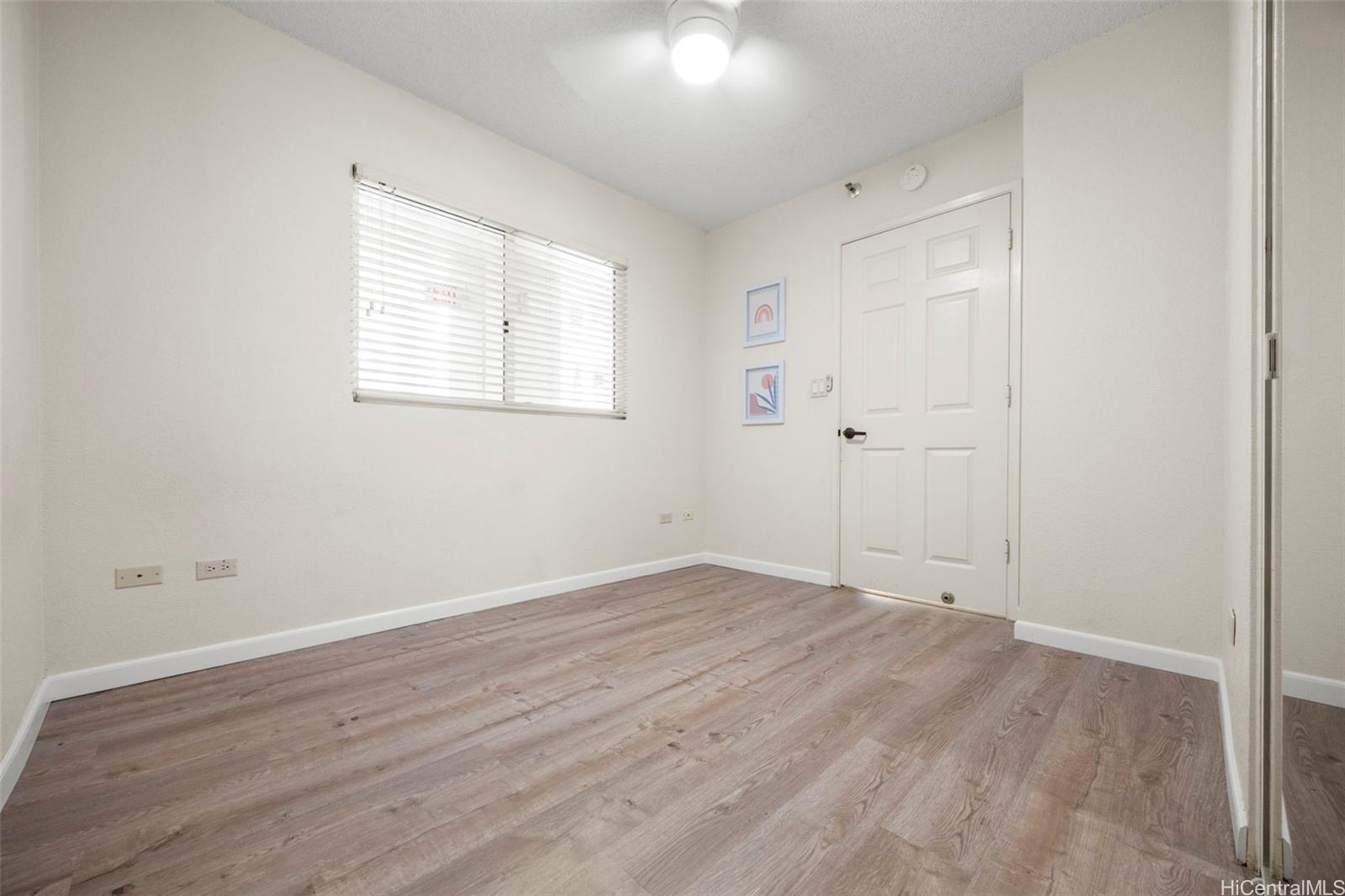 Photo 17 of 25