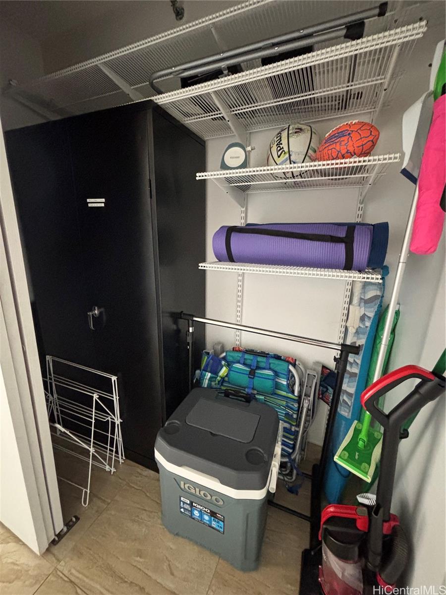 Photo 18 of 25