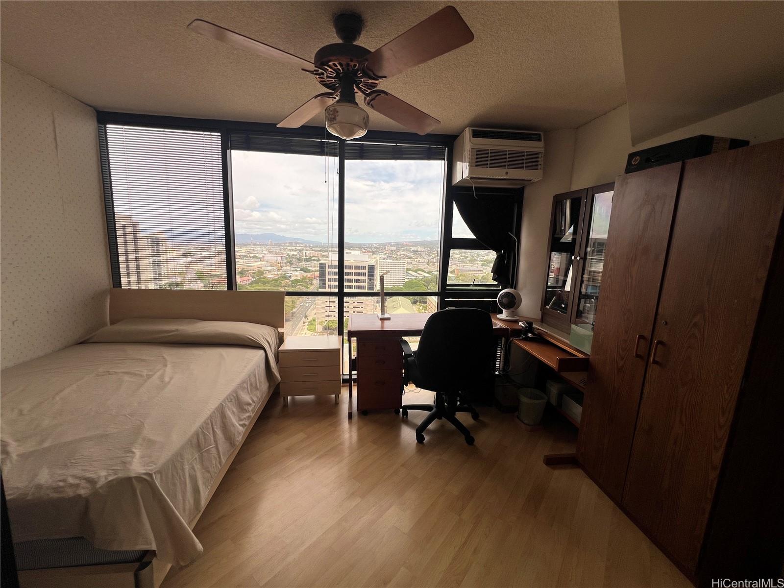 Photo 13 of 25