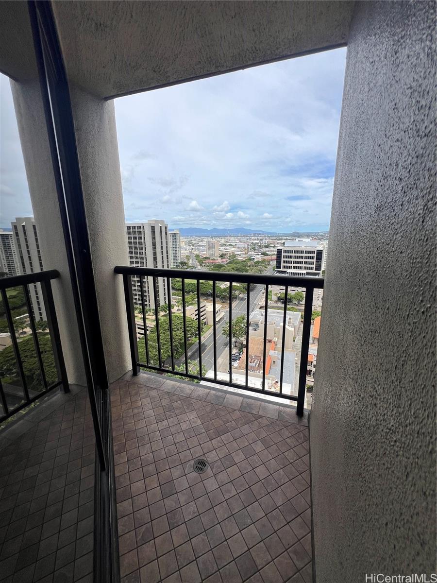 Photo 18 of 25