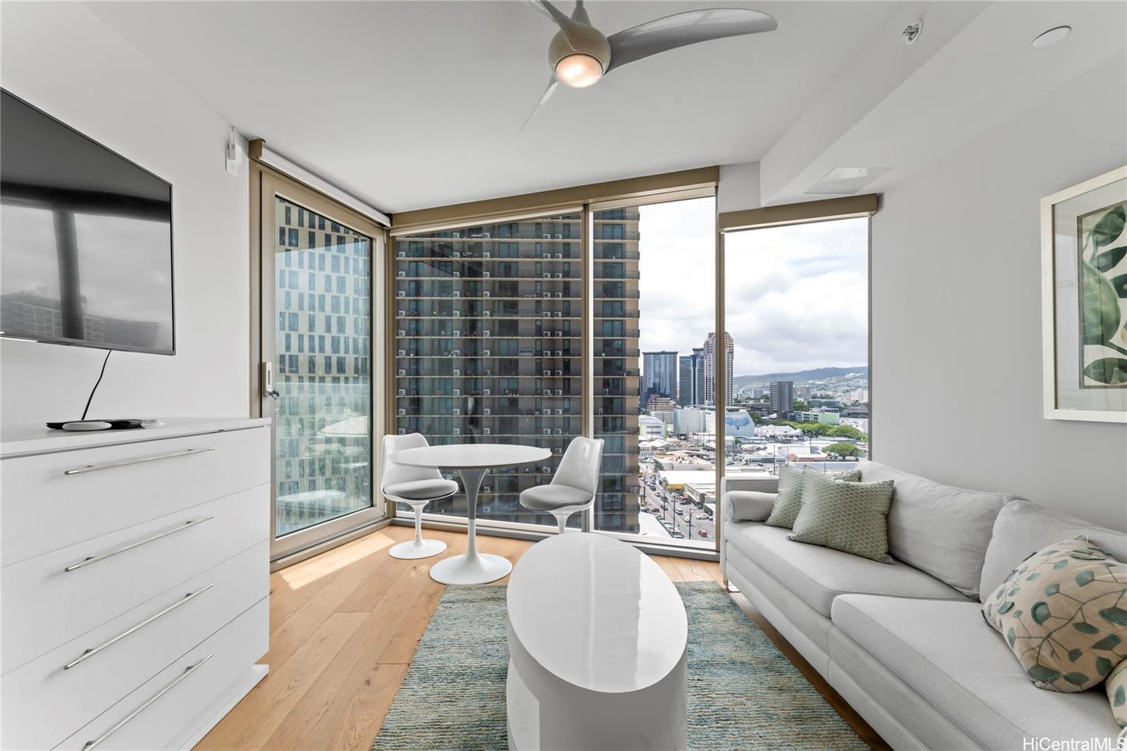 1001 Queen Street 1407