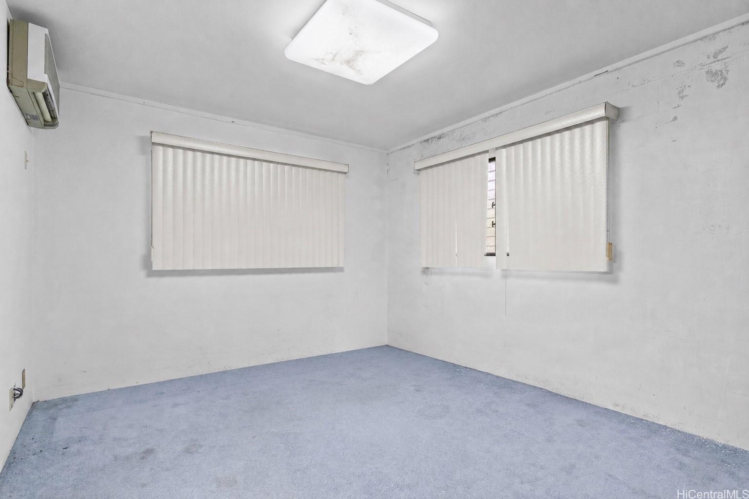Photo 18 of 25