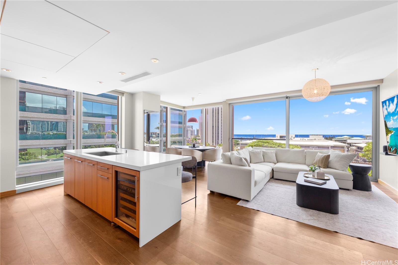 1555 Kapiolani Boulevard 808
