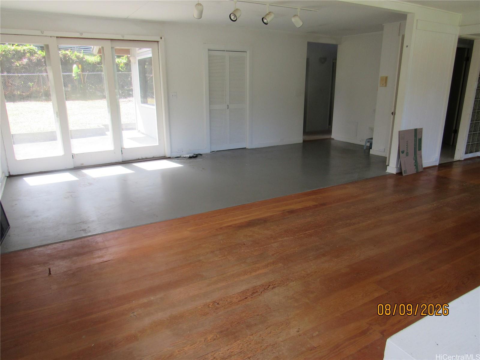 Photo 16 of 22