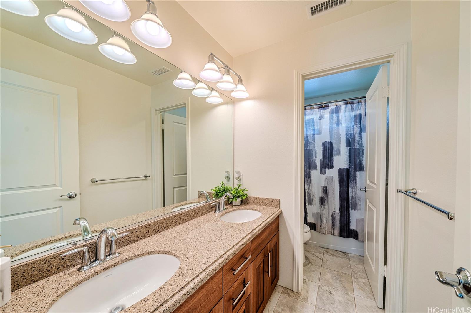 Photo 13 of 22