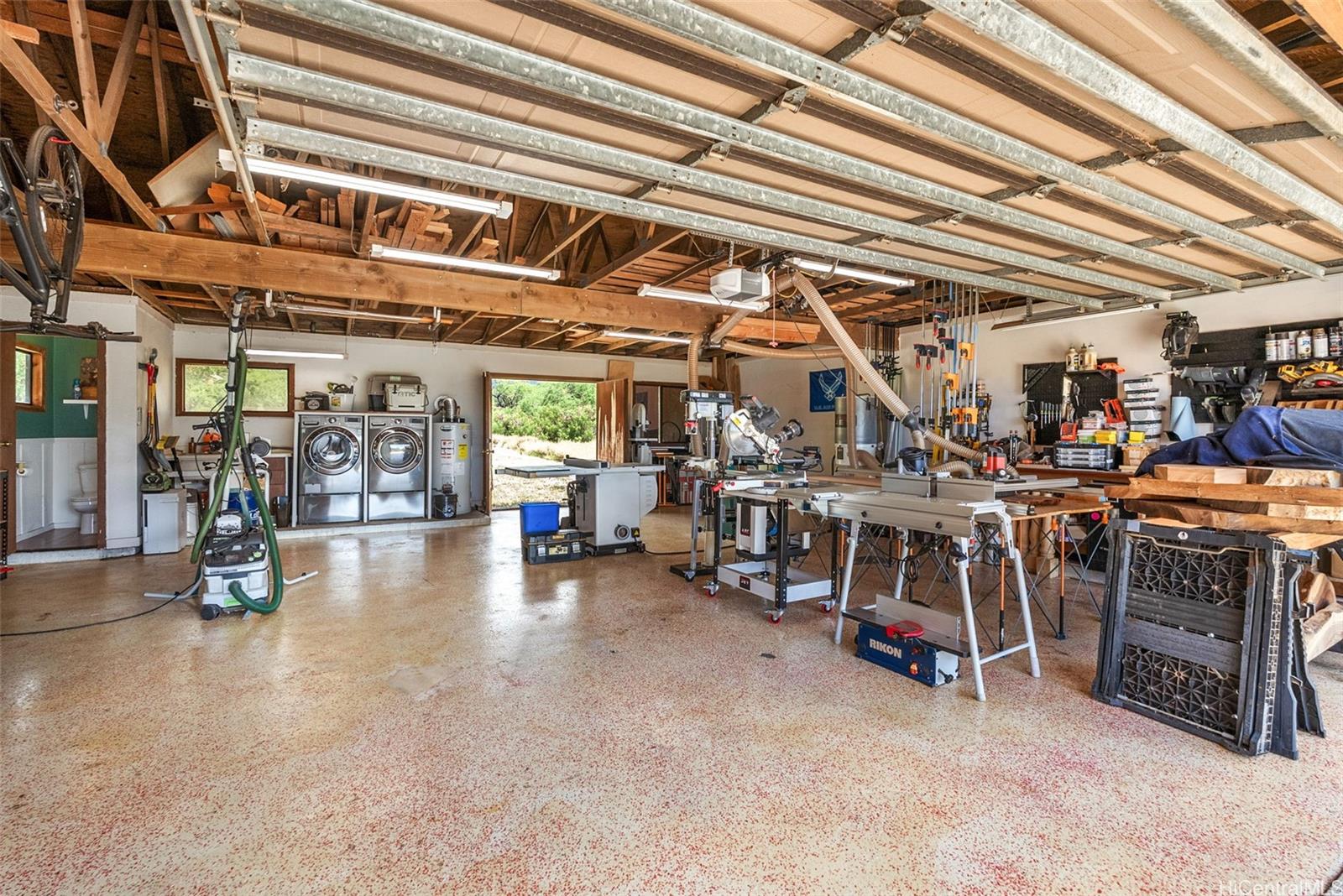 Photo 18 of 25