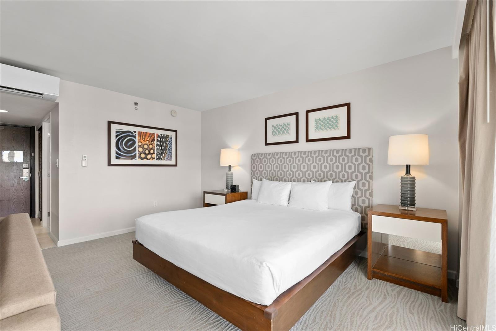 Photo 3 of 24