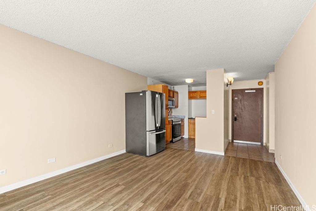 Photo 5 of 25