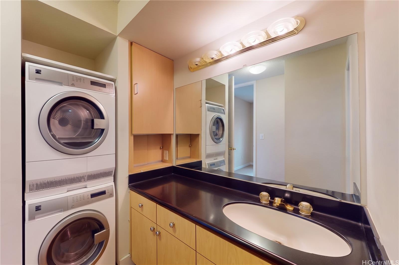 411 Hobron Lane  Unit 1512
