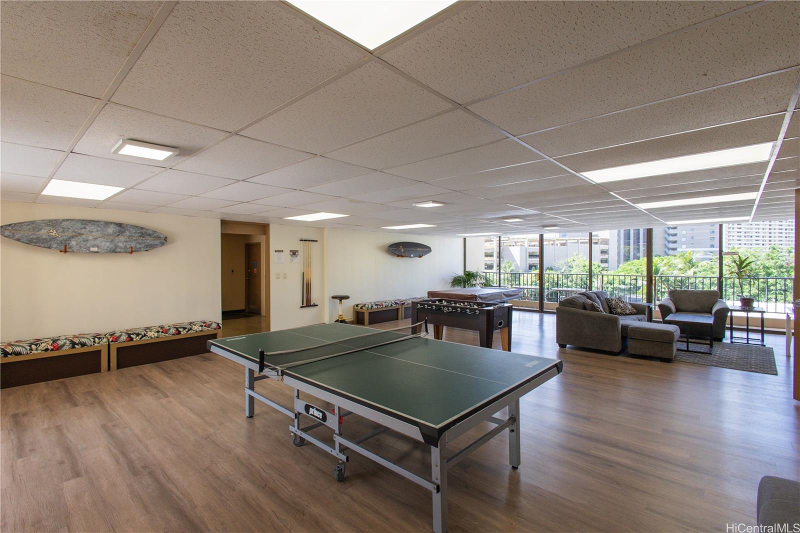 411 Hobron Lane  Unit 1512