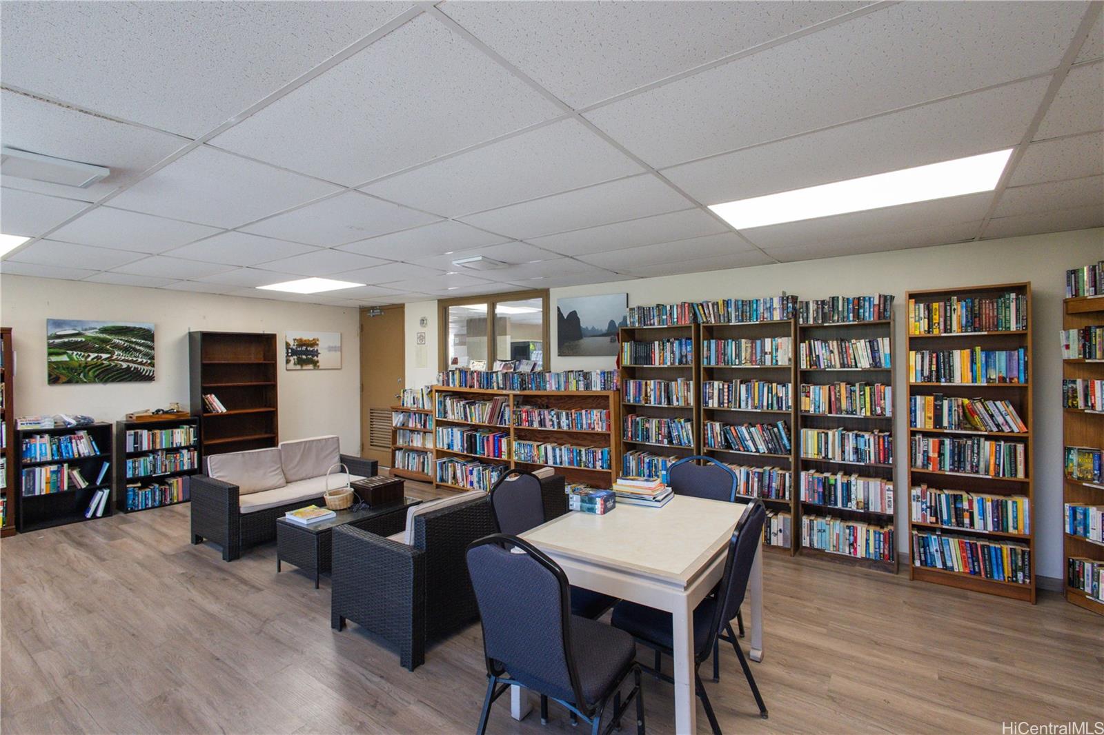 411 Hobron Lane  Unit 1512