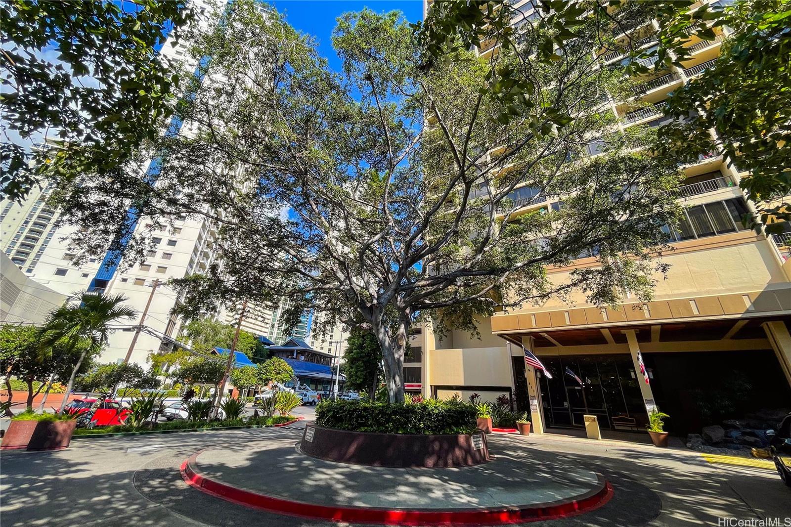 411 Hobron Lane  Unit 1512