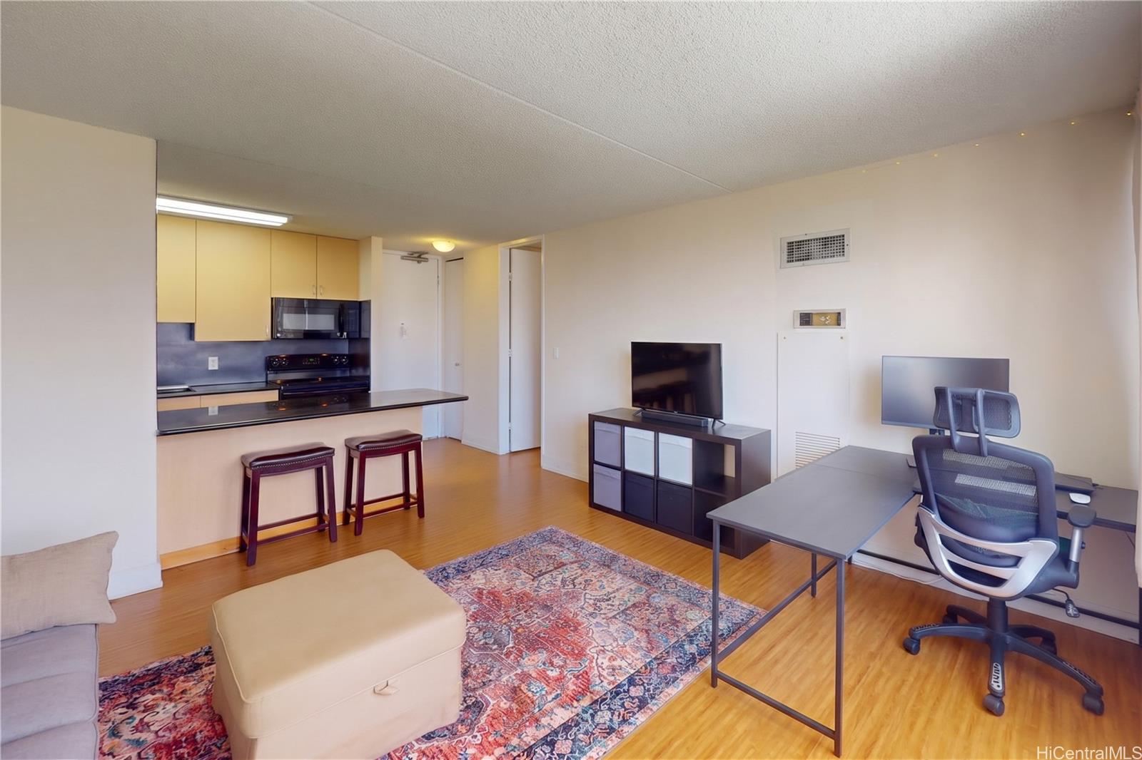 411 Hobron Lane  Unit 1512