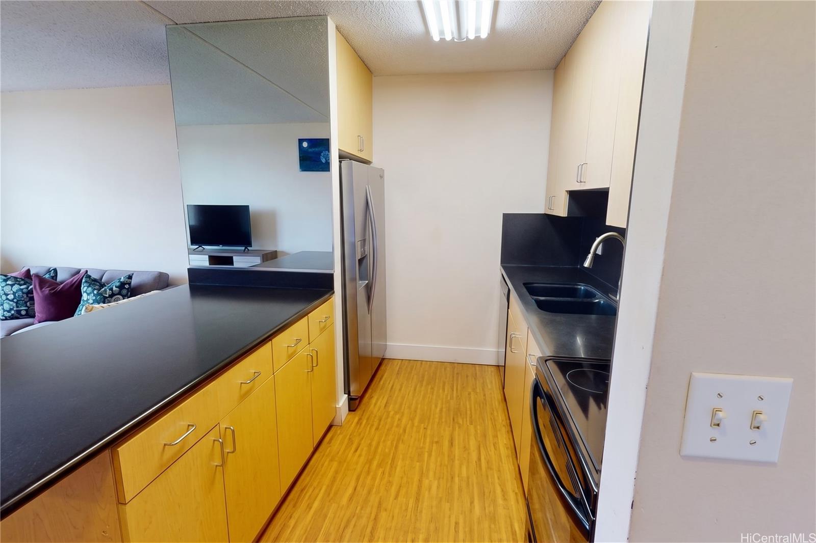 411 Hobron Lane  Unit 1512