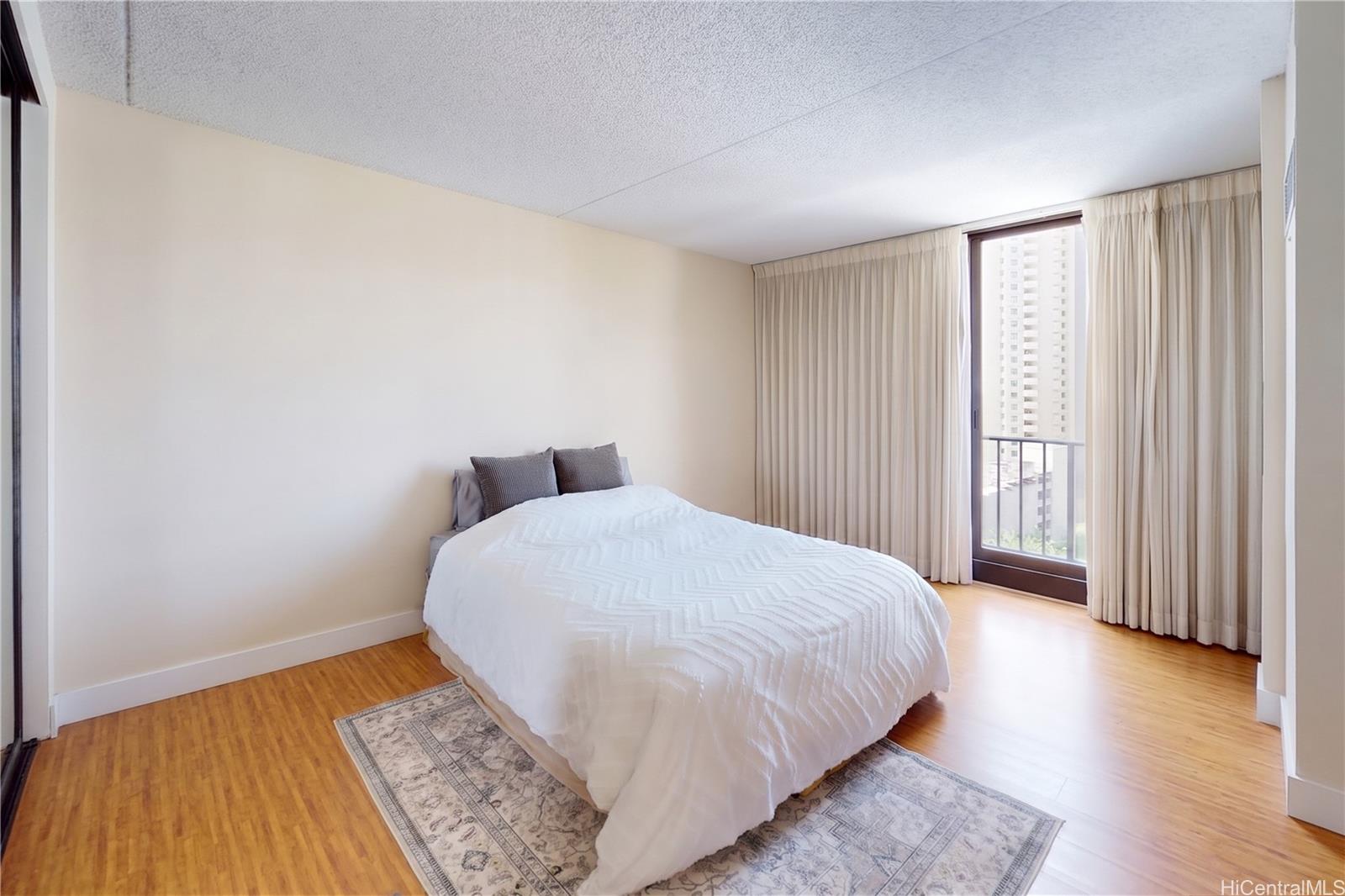 411 Hobron Lane  Unit 1512