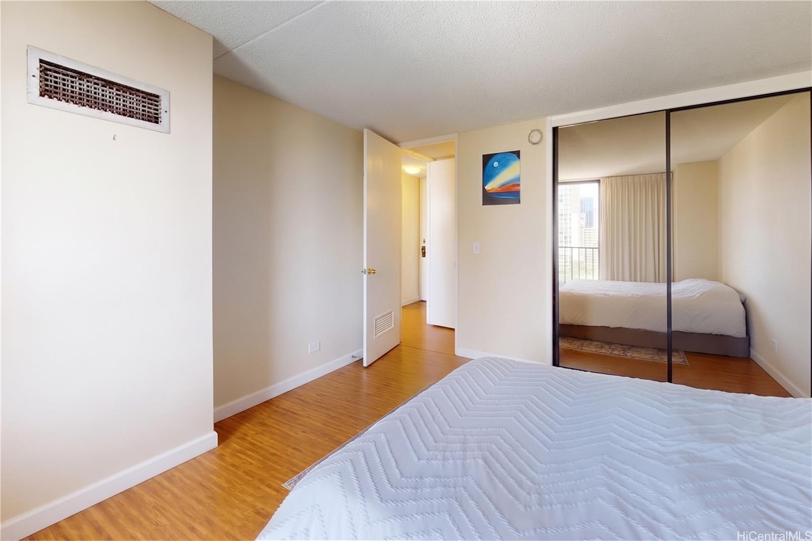 411 Hobron Lane  Unit 1512