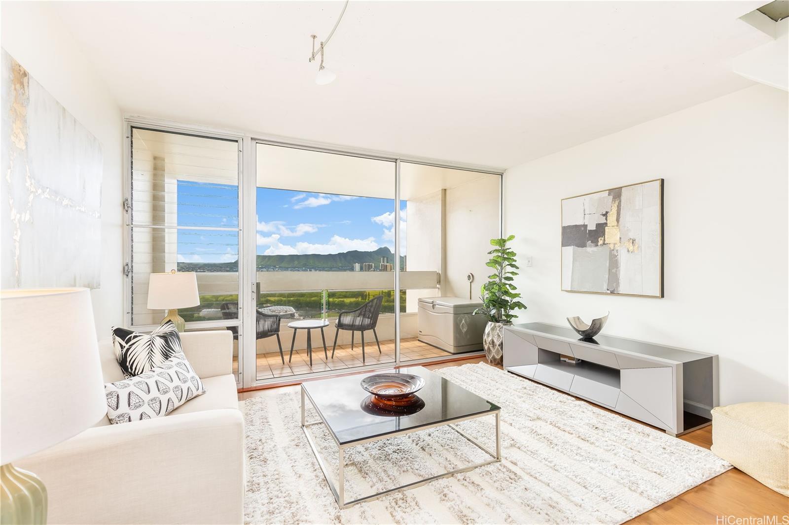 555 University Avenue  Unit 2606