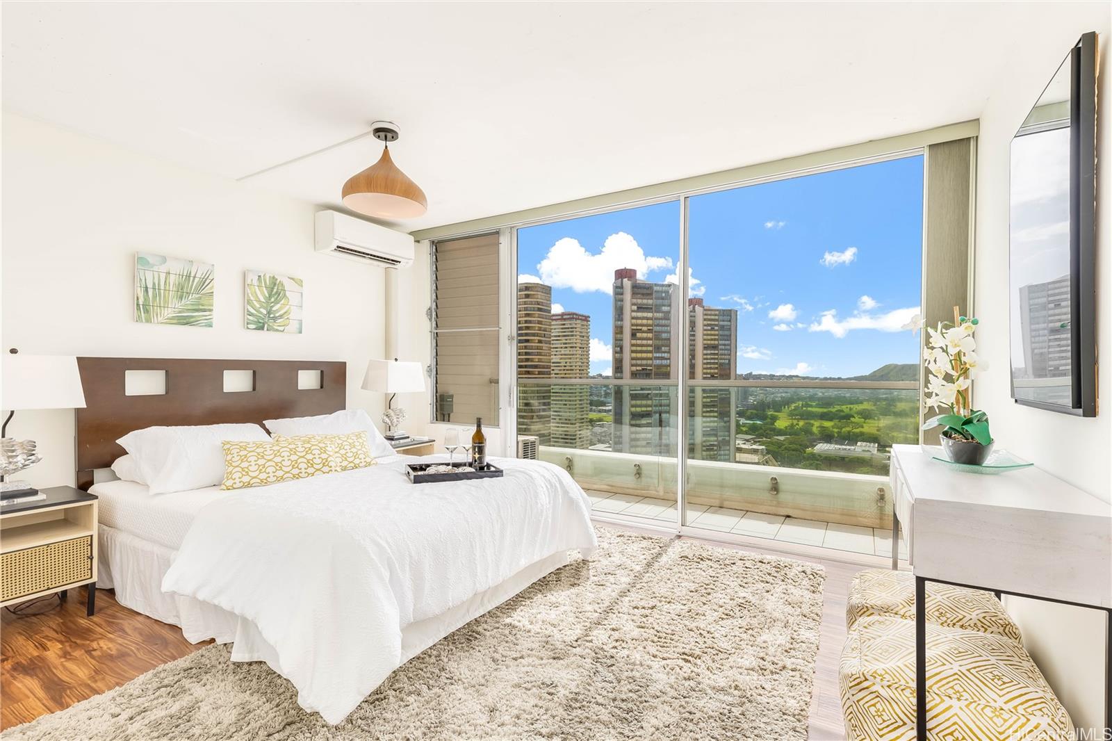 555 University Avenue  Unit 2606