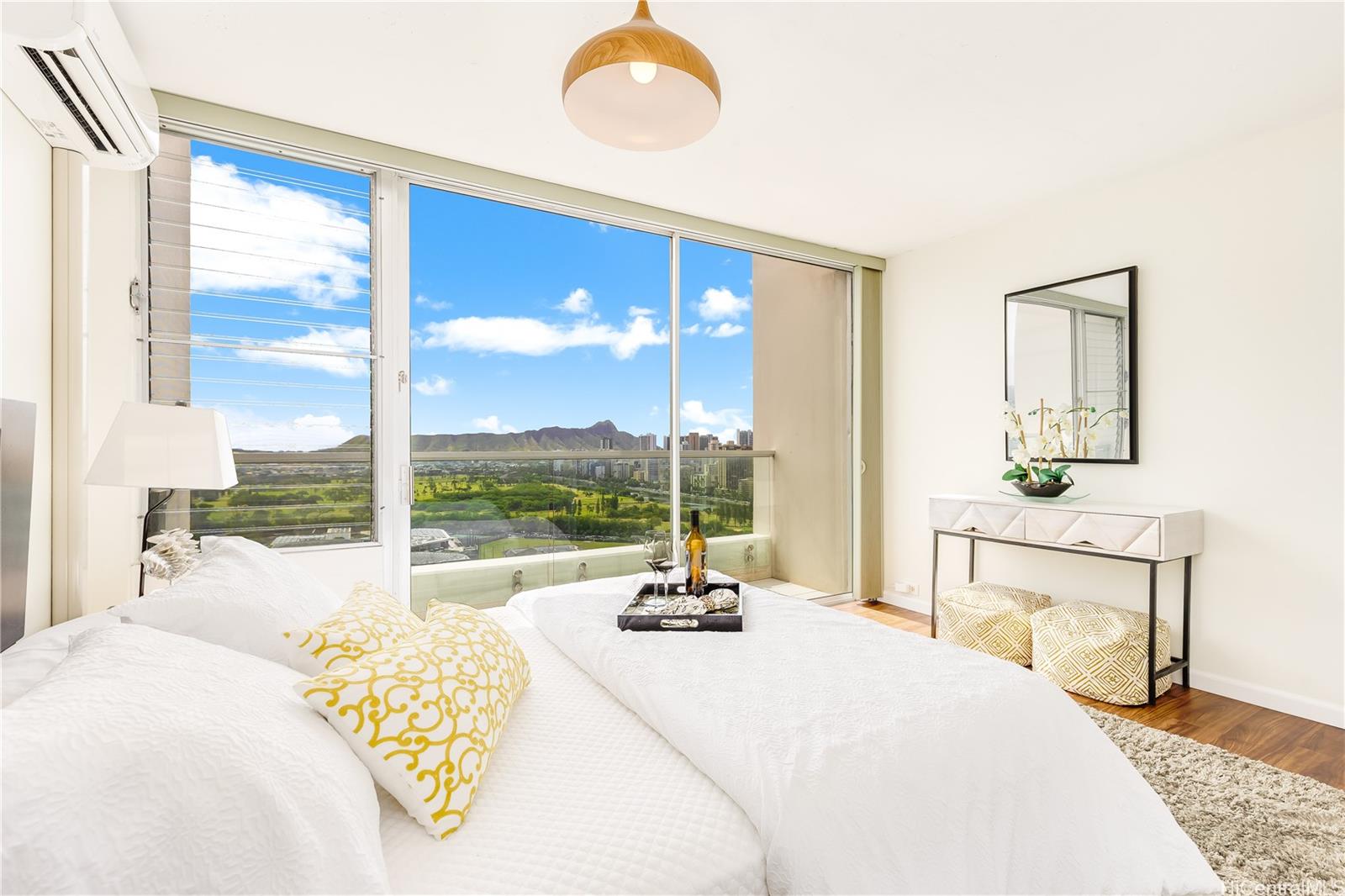 555 University Avenue  Unit 2606