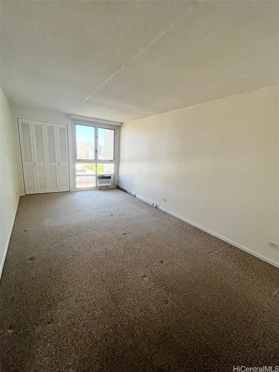 Photo 18 of 25