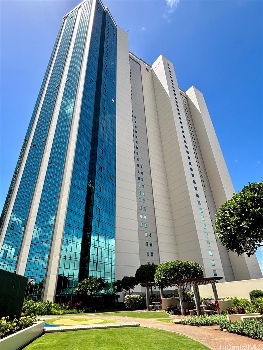 1177 Queen Street 604